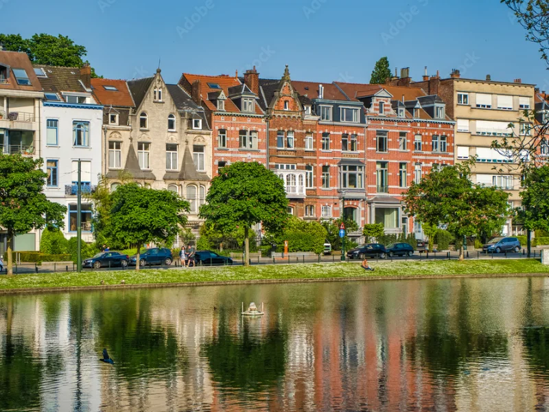 Vue du quartier d'Ixelles avec les Étangs et la place Flagey